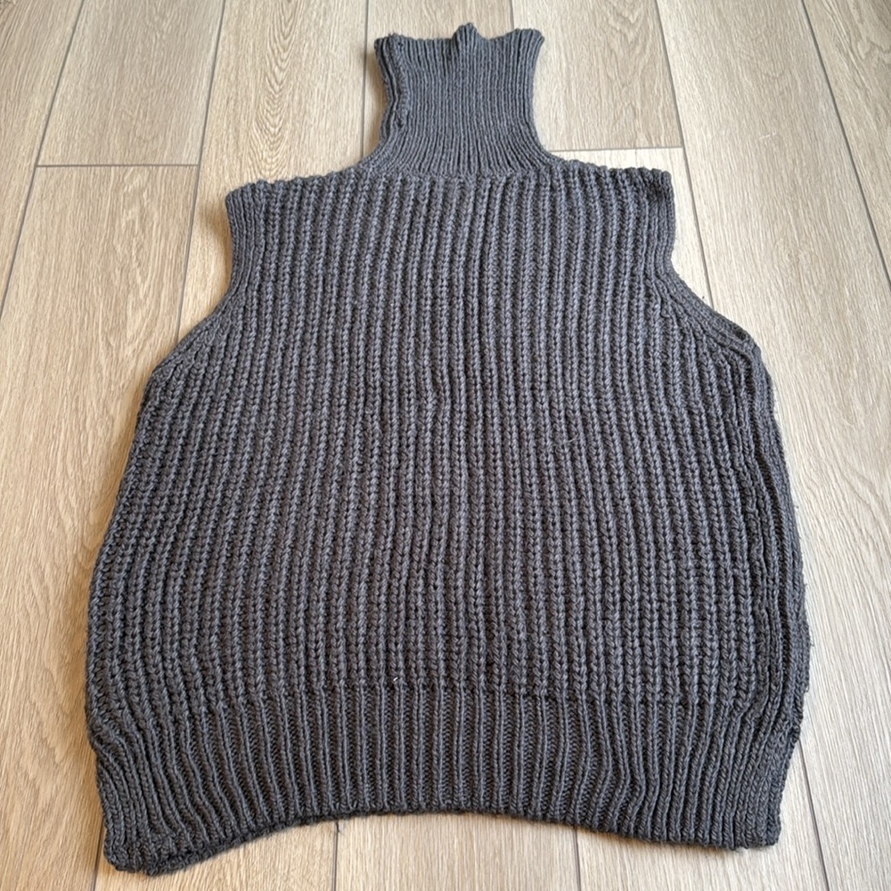 H&M Gray Knit Sleeveless Tunic - Picture 6 of 6